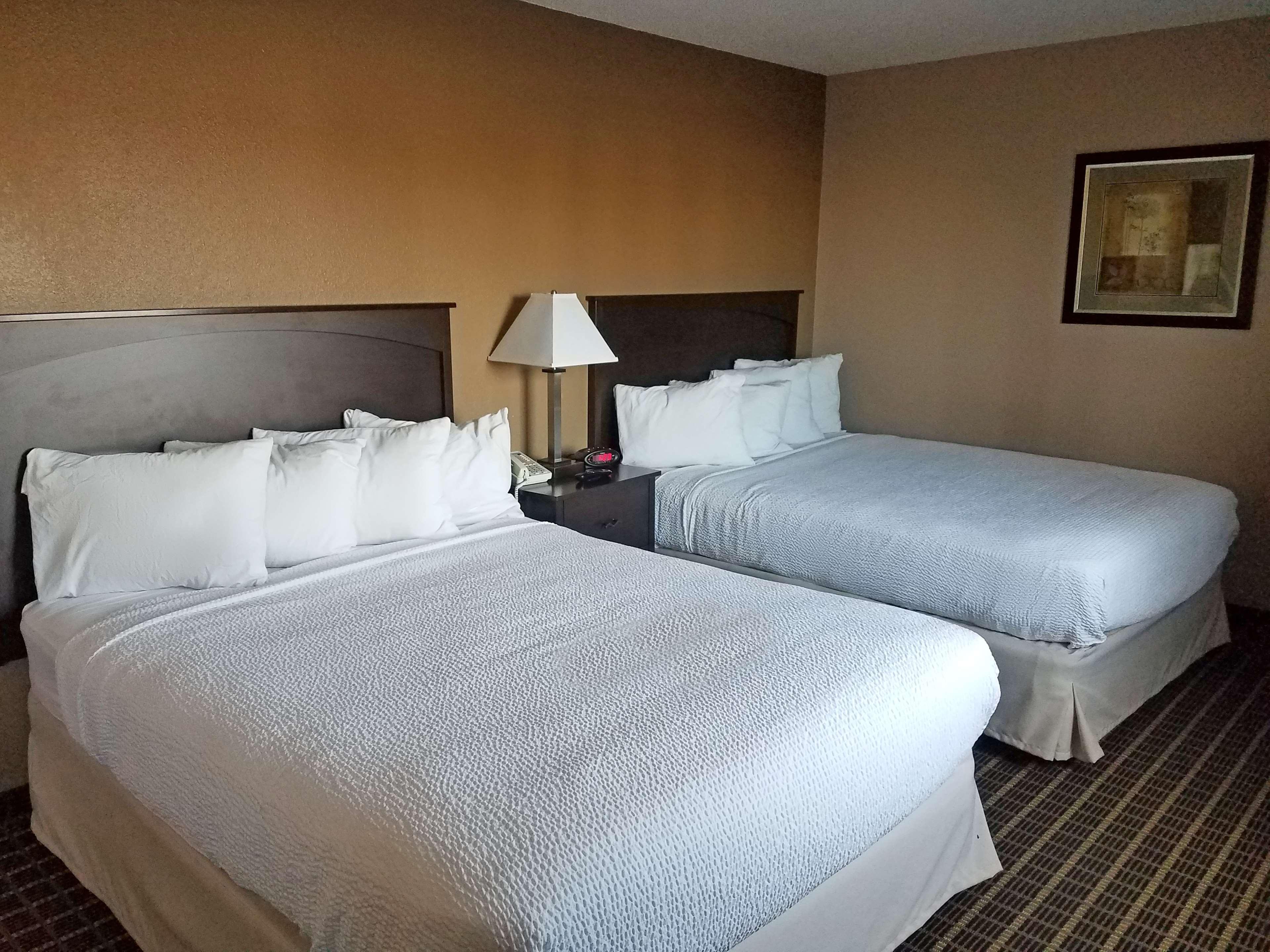Americas Best Value Inn And Suites Bismarck Exterior foto