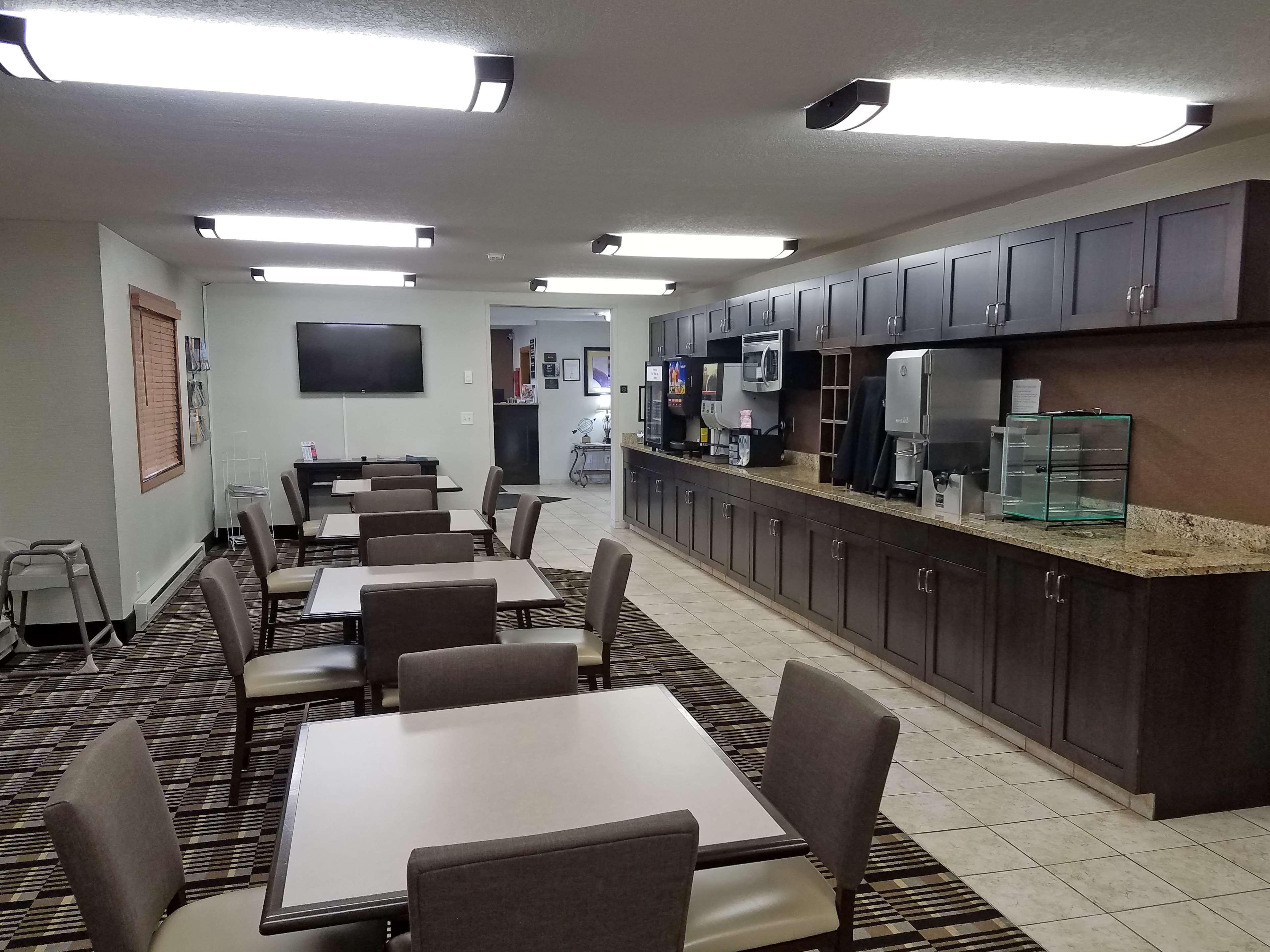 Americas Best Value Inn And Suites Bismarck Exterior foto