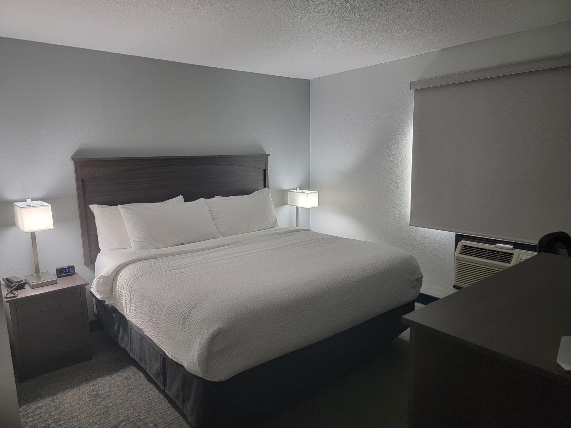 Americas Best Value Inn And Suites Bismarck Exterior foto