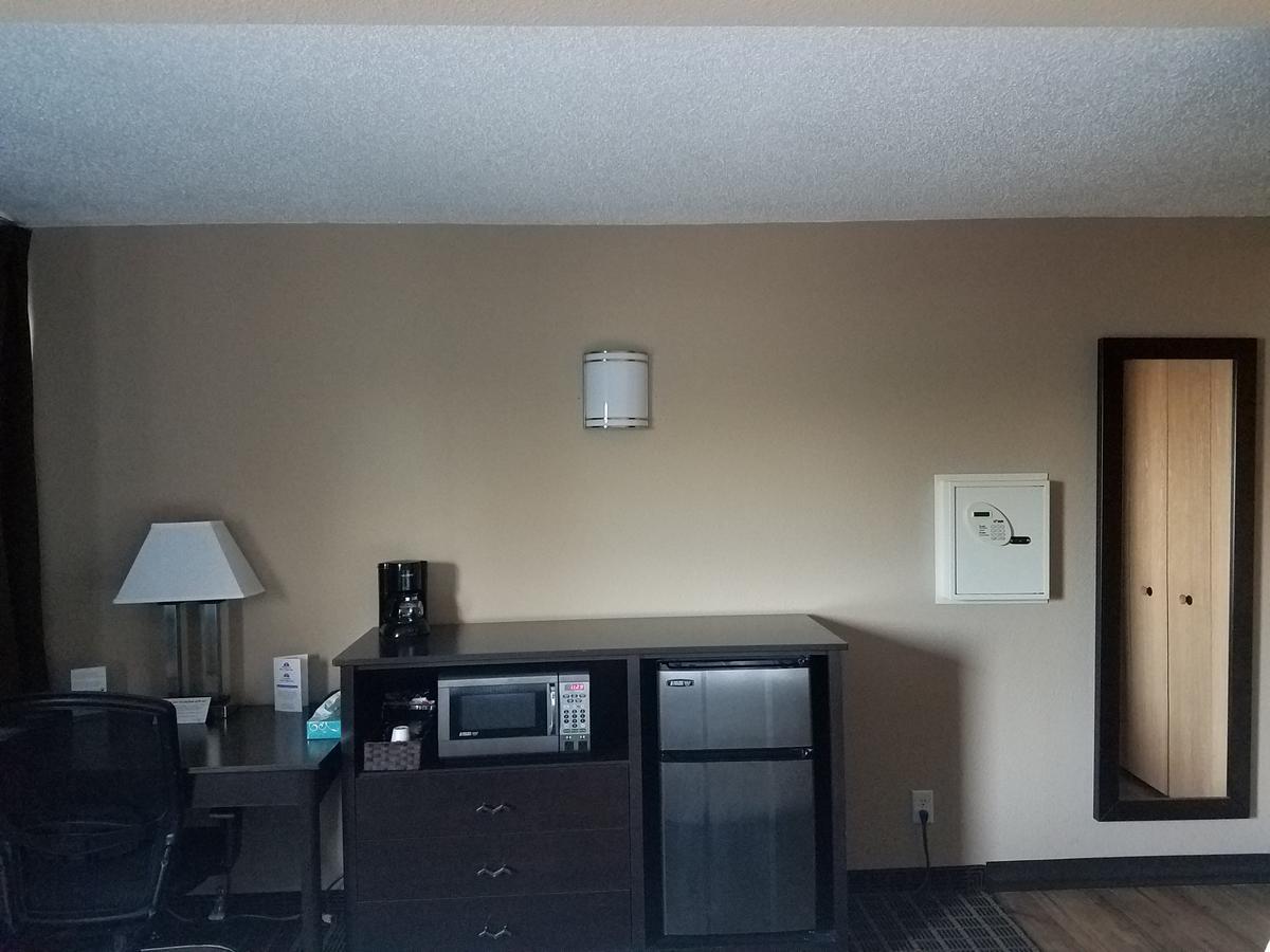 Americas Best Value Inn And Suites Bismarck Exterior foto